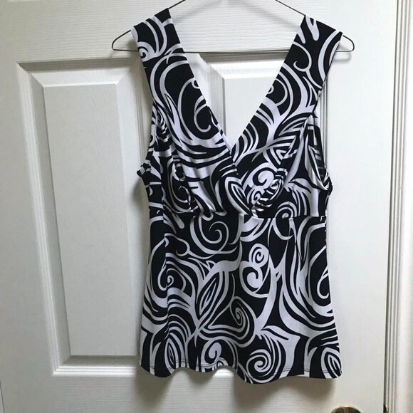 🖤💝 SEE VIDEO Cute Sleeveless V Front & Back with Pretty Black & White Pattern - Picture 2 of 9